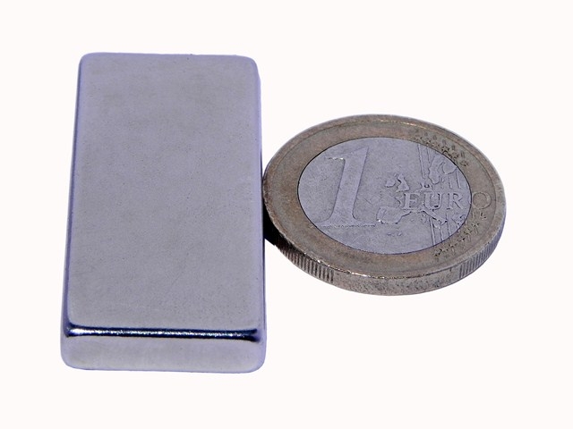 MTS Magnete - Magneti a parallelepipedo, al neodimio, 20 x 10 x 5 mm, N45, magnetizzazione 5 mm, 5 pz MTS Magnete - Magneti a parallelepipedo, al neodimio, 20 x 10 x 5 mm, N45, magnetizzazione 5 mm, 5 pz